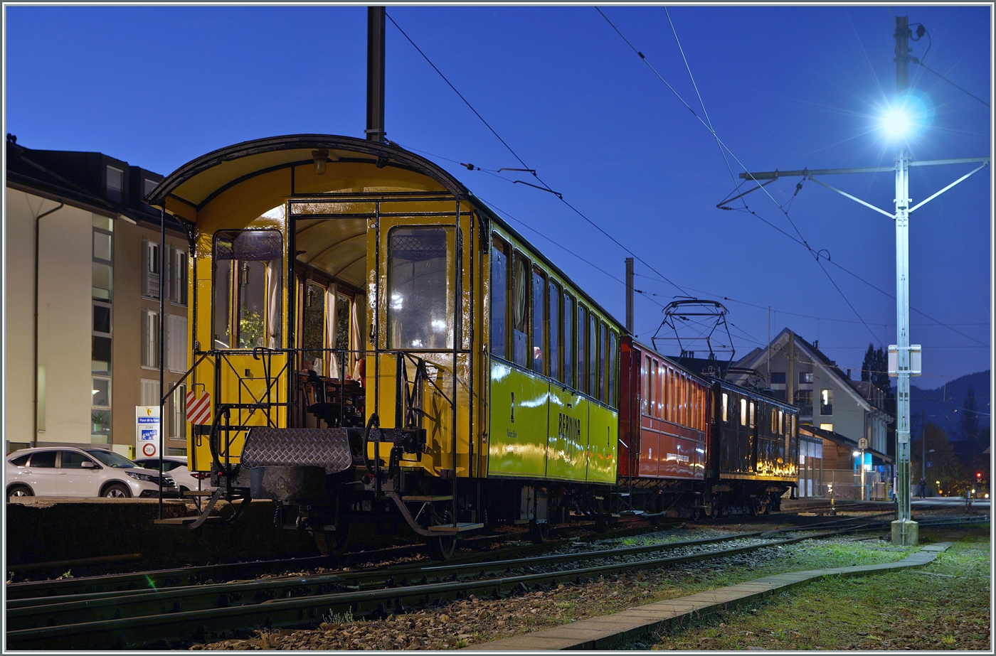 La DER de la Saison 2024 / Das Saison Ende 2024 der Blonay-Chamby Bahn - Der Schluss vom Ende: Dank der Zeit-Umstellung verkehrt der aller letzte Zug der Saison in der Blauen Stunde. Die Bernina Bahn RhB Ge 4/4 81 der Blonay Chamby Bahn brachte den letzten Zug nach Blonay und wird in nach dem Manöver als Leermaterialzug nach Chaulin bringen. 

Somit ist die Saison 2024 endgültig vorbei. 

27. Oktober 2024