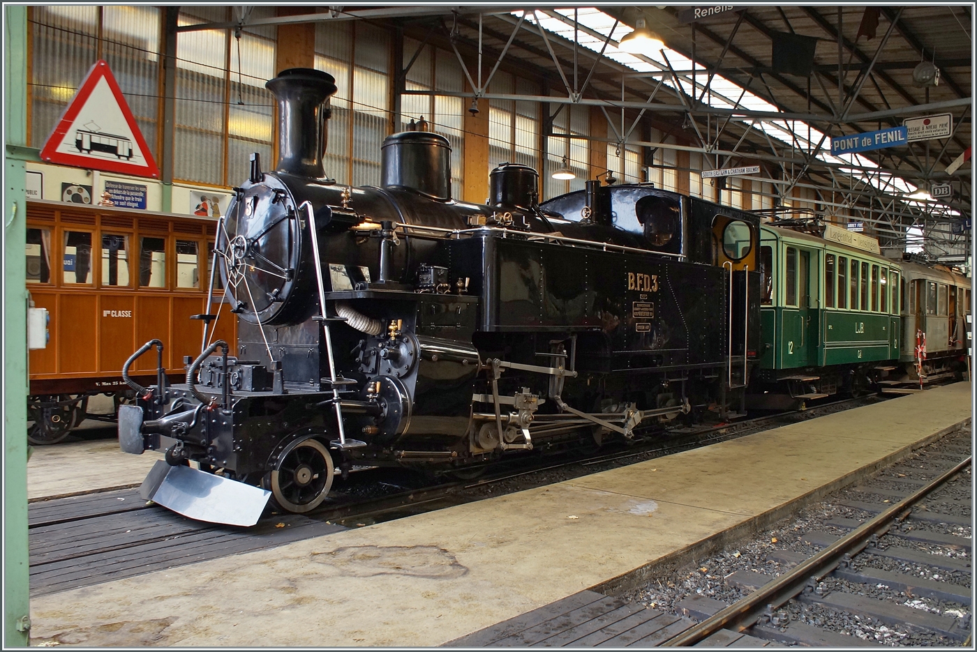 La DER de la Saison / Das Saison Ende der Blonay Chamby Bahn 2025 - Für die HG 3/4 N° 3 ist die Saison 2025 schon zu Ende. Nicht zu sehen, da auf der anderen Seite der Lok, ist ein Schlauch angeschlossen um die Lok zu  entwässeren . 

25. Oktober 2025