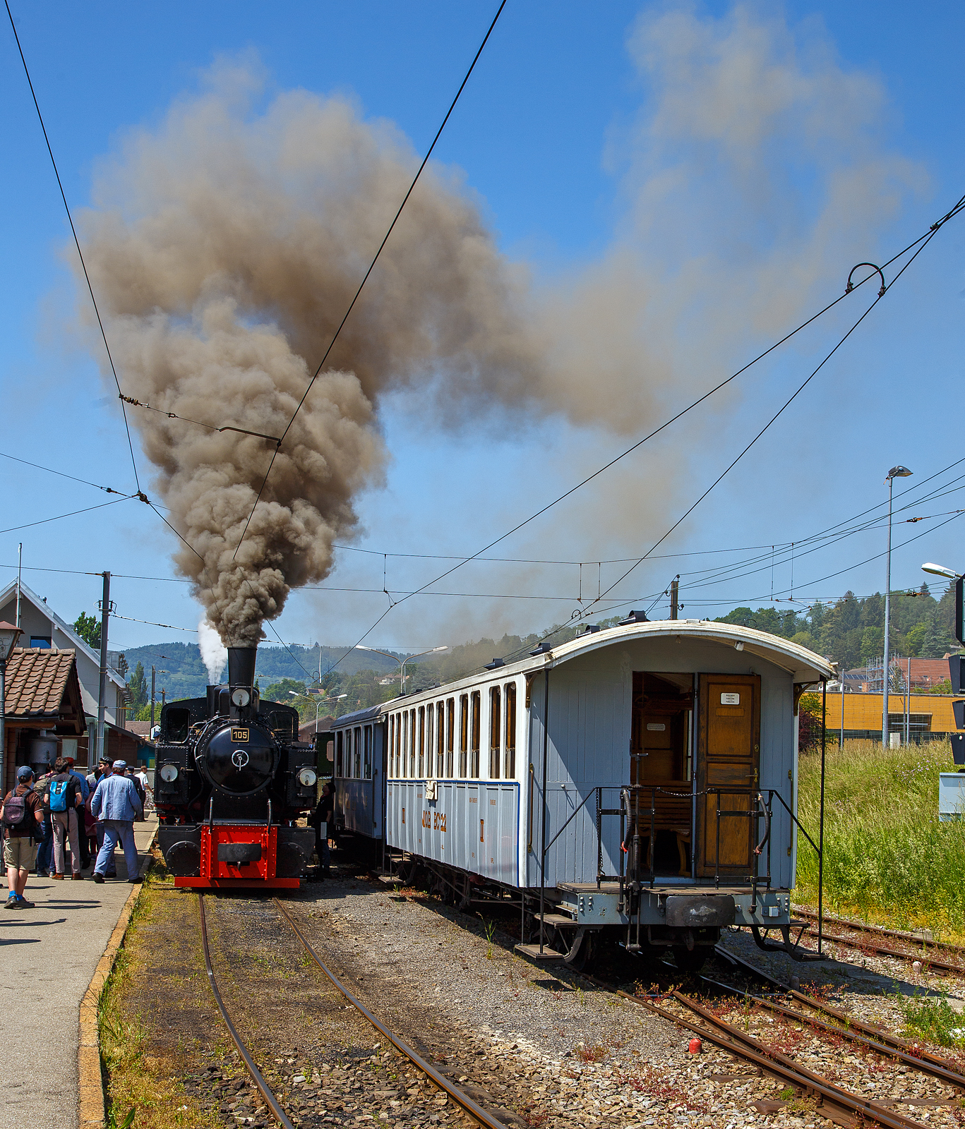 Pfingsten 2023 (Samstag 27. bis Montag 29. Mai 2023) fand bei der Museumsbahn Blonay–Chamby das Schweizer Dampffestival 2023 / Festival suisse de la Vapeur 2023 statt.

Die Mallet-Dampflok G 2x2/2 SEG 105  Todtnau“ fährt am 27.05.2023 mit dem Dampfzug der Museumsbahn Blonay-Chamby von Bahnhof Blonay nun wieder hinauf nach Chamby bzw. zum Museum Chaulin.