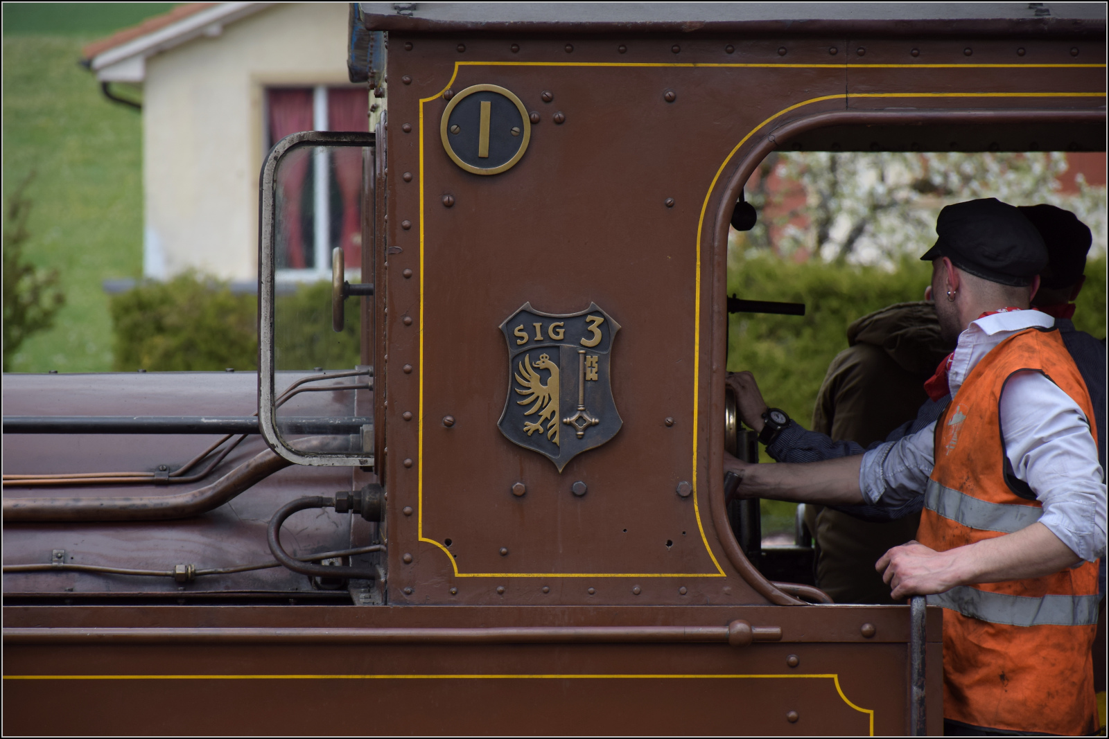 Train du Terroir.

Stillleben, jedenfalls fast, mit E 3/3 5811 in Travers. Mai 2024.
