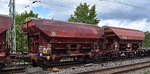 Gedeckte Schüttgutwagen mit dosierbarer Schwerkraftentladung und zwei Radsätzen der DB Cargo für die Fa. YARA Rostock, Zweigniederlassung der Yara GmbH & Co. KG im Einsatz, im Bild der Wagen mit der Nr. 21 RIV 80 D-DB 073 4 602-4 Tds 9 ...