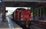 Wedler Franz Logistik GmbH & Co. KG, Potsdam  mit ihrer '203 120-1' [NVR-Nummer: 92 80 1203 120-1 D-WFL] mit einigen historischen DR Personenwagen am Haken auf Sonderfahrt/Überführungsfahrt? am 01.09.25 Durchfahrt Bahnhof Berlin Hohensch ...