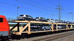 Italienischer Autotransportwagen vom Einsteller SITFA S.p.A. mit der Nr. 23 RIV 83 I-STFA 4364 825-5 Laaes in einem PKW-Transportzug (fabrikneue SKODA Modelle) am 01.07.25 Höhe Bahnhof Rodleben.