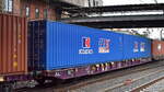 Ein Dregestell-Containertragwagen vom niederländischen Einsteller RailReLease B.V. mit der Nr. 37 TEN 84 NL-RRL 4576 493-9 Sggnss-xl (GE) in einem Containerzug am 27.05.25 Höhe Bahnhof Hamburg-Harburg.