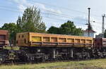 BBL Logistik GmbH, Hannover [D] mit einem ihrer Drehgestell-Schüttgutkippwagen für Schotter, in dem Fall mit polnischer Registrierung siehe Nr. 33 RIV 51 PL-BBL 6740 573-7 Fas in einem Schotterzug (leer) am 03.06.25 Höhe Bahnhof Stenda ...
