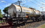Polnischer Kesselwagen der Fa. KGHM Polska Miedz SA Oddział Huta Miedzi Głogów  mit der Nr. 33 RIV MC 51 Pl-KGHMG 7974 002-2 Zaces lt. UN-Nr.: 80/1830 für das Ladegut Schwefelsäure mit mehr als 51 % Säure in einem Ganzzu ...