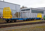 Leerer 2 x vierachsiger Flachwagen in Sonderbauart (Doppelwagen), 35 81 4657 199-9 A-IF, der Gattung Sggmrrs S240, der �sterreichischen INNOFREIGHT hier als Wagon f�r Holztransporte mit 10