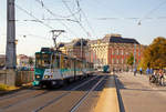 
ViP 153 und 253 zwei gekoppelte Tatra KT4D-MCG Einrichtungs-Kurzgelenktriebwagen der Verkehrsbetrieb Potsdam GmbH fahren am 19.09.2018, als Linie 93 nach Bhf Rehbrücke, über die Lange Brücke in Potsdam in Richtung Hauptbahnhof. Im Hintergrund das Potsdamer Stadtschloss, Sitz des Landtags Brandenburg.