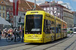 Stra�enbahn 222, h�lt an Haltestelle am Hauptplatz in Graz.