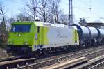Weitere recht neue RheinCargo Lok vn Alpha Trains gemietet, die 119 004-9 (91 76 0119 004-9 N-RHC bzw. 185 623-6, Bombardier Bj.2009) mit Kesselwagenzug Richtung Schwedt am 18.03.15 Berlin-Karow.
