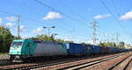 Crossrail Benelux N.V., Antwerpen mit der geleasten ATLU Lok  185 616-0  [NVR-Nummer: 91 80 6185 616-0 D-ATLU] und einem Containerzug am 04.08.25 Durchfahrt Bahnhof Schönefeld bei Berlin.
