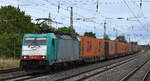 br-186-traxx-f140-ms/887992/crossrail-benelux-nv-antwerpen-borgerhout-b-mit Crossrail Benelux N.V., Antwerpen-Borgerhout [B] mit der geleasten belgischen ATLU Lok 'E 186 211' [NVR-Nummer: 91 88 7186 211-9 B-ATLU] und einem Containerzug am 09.07.25 Höhe Bahnhof Saarmund.