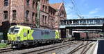 Green Cargo AB, Solna [S] mit der geleasten Alpha Trains Vectron  193 407  [NVR-Nummer: 91 80 6193 407-4 D-ATLU] und einem Containerzug aus Skandinavien am 23.06.26 H�he Bahnhof Hamburg-Harburg.