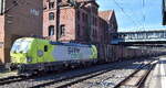 Green Cargo AB, Solna [S] mit der geleasten ATLU Vectron  193 407  [NVR-Nummer: 91 80 6193 407-4 D-ATLU] und einem Containerzug aus Skandinavien am 27.08.26 H�he Bahnhof Hamburg-Harburg.