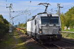 LOKORAIL, a.s., Bratislava [SK] mit der geleasten ATLU Vectron '193 964' [NVR-Nummer: 91 80 6193 964-4 D-ATLU] und KLV-Zug aus Rostock-Seehafen am 26.09.26 H�he Bahnhof Berlin-Hohensch�nhausen.