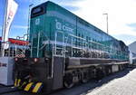 China Railway Rolling Stock Corporation (CRRC) pr�sentiert auf der InnoTrans 2026 Berlin seine VELFORCE-Wasserstoff-Brennstoffzellen-Hybridlokomotive mit einer Nennleistung von 2.000 kW. Angetrieben von einem parallelen Dual-Stack-Brennstoffzellensystem mit einer Leistung von 400 kW l�sst sie sich in nur 15 bis 20 Minuten betanken und erreicht eine Wasserstoffausnutzungsrate von �ber 98 %. Ihre auf Deep Learning basierende intelligente Fahrplattform integriert Daten von mehreren Sensoren, um eine 360-Grad-Umgebungserkennung und intelligente Entscheidungsf�higkeiten zu erm�glichen. Damit ist die Lokomotive eine emissionsfreie Option f�r regionale G�terverkehrsstrecken, die noch nicht vollst�ndig elektrifiziert sind, 23.09.26