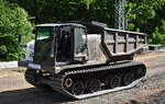 Raupendumper Prinoth Panther T14R (Mietbaumaschine) am 05.05.25 Bahnbaustelle (Brückenneubau) am S-Bahnhof Berlin Buch.