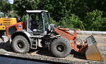 GRAB.ING.ER - Tiefbau und Gleisbau GmbH - Berlin mit diesem Weycor AR 250e Radlader am 05.05.25 Bahnbaustelle (Brückenneubau) am S-Bahnhof Berlin Buch.