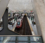 Der Eurostar PBKA 4302, ex Thalys PBKA, verlässt am 21 Oktober 2025 den Bahnhof Liège-Guillemins (Lüttich).