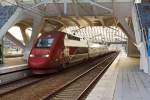   Der Thalys 4332 PBKA (TGV 42320) K�ln - Br�ssel - Paris (Umlauf THA 9424) am 18.10.2014 beim Halt im Bahnhof L�ttich-Guillemins.
