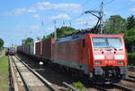 189 002-9 mit Containerzug am 22.05.18 Berlin-Hirschgarten.