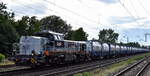 NeS - Netzwerkbahn Sachsen GmbH, Dresden [D] mit der geleasten Nexrail AssetCo Diesellok DE 18, Name: 'Karlotta' [NVR-Nummer: 92 80 4185 121-5 D-NXRL] und einem Tankcontainerzug am 01.08.25 Höhe Bahnhof Niederndodeleben.
