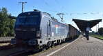 Bahnoperator Polska sp. z o.o., Małaszewicze Małe [PL] mit der geleasten Cargounut Vectron '5370 035-5', Name: 'Sergiusz' [NVR-Nummer: 91 51 5370 035-5 PL-ID] und einem Containerzug am 11.08.25 Durchfahrt Bahnhof Magdeburg-Neustadt.