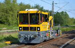 Diverse Gleisbaufahrzeuge und-maschinen/587262/db-bahnbau-gruppe-mit-einem-bamowag DB Bahnbau Gruppe mit einem BAMOWAG 54.22 (GKW 302) am 19.07.17 Berlin-Hohenschönhausen.