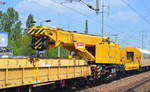 DB Bahnbau Gruppe mit dem Gleisbaukran vom Typ KIROW KRC 810R (EDK 852) mit der Nr.