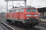 218 832-4 beim täglichen Wechsel vom S-Bahngleis auf die regulären Bahnschienen im Bhf.