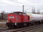 298 327-8 (98 80 3298 327-8 D-DB, Bj.1983) mit einigen Gasdruckkesselwagen Richtung Berlin-Blankenburg, Januar 2007 Berlin-Pankow.