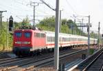 110 210-2 mit Sonderzug (wahrscheinlich Kreuzfahrer nach Warnemnde) Richtung Karower Kreuz Berlin, 19.07.10 Berlin-Blankenburg.