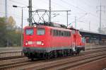 Lokzug mit 140 353-4 mit 362 941-7 am Haken, 25.10.11 Durchfahrt im Bhf. Flughafen Berlin-Schnefeld.