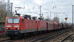 Doppeltraktion 143 934-8 + 143 250-9 mit gemischtem Güterzug am 02.02.18 Berlin-Hirschgarten Richtung Osten.