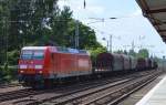 145 026-1 mit einem gemischten Güterzug am 24.07.15 Berlin-Hirschgarten.
