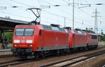 Lokzug mit 145 059-2 mit der 145 061-8 + 155 236-3 am Haken am 23.07.16 Bf. Flughafen Berlin-Schönefeld.