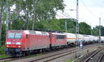145 016-2 mit 155 239-7 und Ganzzug Gasdruckkesselwagen Richtung Oranienburg am 14.07.17 Mühlenbeck bei Berlin.