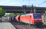 145 045-1 fährt mit einem Schüttgutwagenzug (KALI-Salz Transporte) am 20.06.17 Richtung Hamburger Hafen durch den Bf. Hamburg-Harburg.