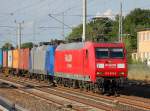 145 029-5 hat die gemietete Alpha Trains Lok 145-CL 202 und einen Containerzug am Haken, unterwegs Richtung Berlin-Pankow, 30.06.10 Berlin-Blankenburg. 