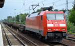 152 052-7 mit einem Gütertransportzug Stahlbrammen am 13.07.15 Berlin-Hirschgarten.