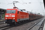 152 150-9 mit einem PKW-Transportzug fabrikneuer TOYOTA und LEXUS Modelle am 27.07.16 bei Dauerregen Bhf.