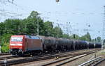 152 152-5 mit Kesselwagenzug am 15.06.17 Berlin-Springpfuhl.