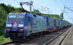 BR 152/585389/eine-von-den-blauen-db-werbe Eine von den blauen DB Werbe 152ér mit der Werbung für TFG TRANSFRACHT/AlbatrosExpress die schon seit vielen Jahren damit verkehrt, 152 138-4 mit KLV-Zug (LKW WALTER Trailer) am 29.05.17 Berlin-Hohenschönhausen. 