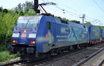 BR 152/585393/eine-von-den-blauen-db-werbe Eine von den blauen DB Werbe 152ér mit der Werbung für TFG TRANSFRACHT/AlbatrosExpress die schon seit vielen Jahren damit verkehrt, 152 138-4 mit KLV-Zug (LKW WALTER Trailer) am 29.05.17 Berlin-Hohenschönhausen. 