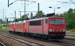 Lokzug mit 145 059-2 mit der 145 061-8 + 155 236-3 am Haken am 23.07.16 Bf. Flughafen Berlin-Schönefeld.