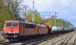 BR 155/564364/155-111-8-mit-145-067-5-und 155 111-8 mit 145 067-5 und gemischtem Güterzug am 19.04.17 Eichwalde bei Berlin.