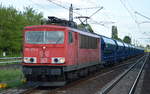 BR 155/584064/155-273-6-mit-einem-ganzzug-dunkelblauer 155 273-6 mit einem Ganzzug dunkelblauer gedeckter VTG-Schüttgutwagen am 14.06.17 Berlin-Hohenschönhausen.