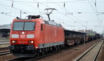 BR 185/492447/185-044-5-mit-gemischtem-gueterzug-am 185 044-5 mit gemischtem Güterzug am 12.04.16 Durchfahrt Bhf. Flughafen Berlin-Schönefeld.