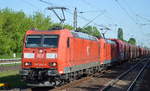 DB 185ér Doppeltraktion 185 052-8 + 185 ???-? mit Erzzug (leer) Richtung Rostock am 18.05.17 Berlin-Hohenschönhausen.