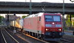 185 043-7 mit KLV/Container-Zug am 19.06.17 Durchfahrt Bf.